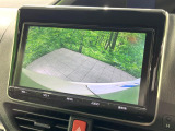 【バックカメラ】駐車時に後方がリアルタイム映像で確認できます。大型商業施設や立体駐車場での駐車時や、夜間のバック時に大活躍!運転スキルに関わらず、今や必須となった装備のひとつです!
