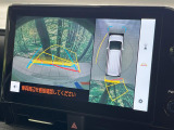 【パノラミックビューモニター】専用のカメラにより、上から見下ろしたような視点で360度クルマの周囲を確認することができます☆死角部分も確認しやすく、狭い場所での切り返しや駐車もスムーズに行えます。