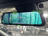 【デジタルインナーミラー】後席の大きな荷物や同乗者で後方が確認しづらい時でも安心!カメラが撮影した車両後方の映像をルームミラー内に表示。クリアな視界で状況の確認が可能です!