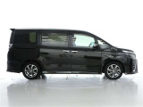 両側パワースライドドア付きだから、狭い駐車スペースなどでの 乗り降りラクラク!小さなお子さまのいるご家庭には嬉しい装備。