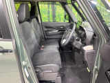 運転席まわりには十分なスペースがあり、大柄な方でもゆったり運転していただける環境です。