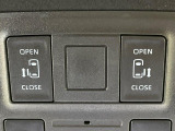 【両側パワースライドドア】スマートキーや運転席のスイッチで後席両側スライドドアの開閉が可能♪電動だから力を入れてドアを開ける必要が無く、小さなお子様でも簡単に開け閉めでき快適です♪