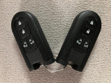 キーフリーシステムを装備しております(^^♪キーをカバンやバッグに入れて持ち歩いていただくだけで、ドアロックの開閉やエンジンのオン・オフの操作が可能です♪