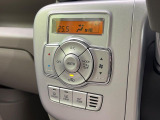 【オートエアコン】一度お好みの温度に設定すれば、車内の温度を検知し風量や温度を自動で調整。暑い&hellip;寒い&hellip;と何度もスイッチ操作をする必要はありません。快適な車内空間には必須の機能ですね♪