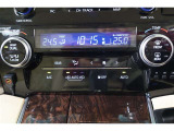 運転席と助手席はDUAL設定で、左右独立の温度設定が出来ます。ナノイー搭載ですので、消臭効果があり、肌や髪にやさしいナノイーがエアコンの吹出し口から放出され、室内を爽やかな空気環境にしてくれます。