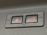 【パワーバックドア】スマートキーや運転席のボタンを押すだけでリアゲートが自動で開閉します!荷物を持っている時や、高い位置にあるバックドアを閉める際に便利な機能です♪