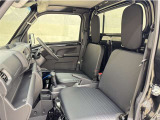 乗り降りも運転もしやすい快適な室内空間。大柄な方でも小柄な方でもラクに乗り降りが出来ます。