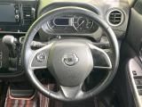 インテリアに合わせたデザインのステアリングは、運転される方のことも考え、運転しやすい形状、大きさです。是非一度、実際に触ってお確かめください。