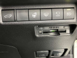 バックカメラが付いているので後方確認が非常にしやすいです。今や運転初心者も熟練者も必須装備!ついていて損はないですね♪