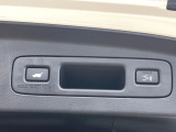 【パワーバックドア】スマートキーや運転席のボタンを押すだけでリアゲートが自動で開閉します!荷物を持っている時や、高い位置にあるバックドアを閉める際に便利な機能です♪