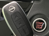 【インテリジェントキー】カバンやポケットに入れたままでもドアの施錠・解錠が可能なスマートキーを装備。エンジンのオン・オフ時もカギを取り出す必要が無いからとっても便利です♪