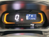 見やすいメーターレイアウトで運転をサポート!