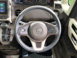 【純正革巻きステアリング】上質な革を使用することで、手にしっかり馴染みとても運転しやすいハンドルです♪