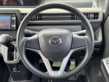 インテリアに合わせたデザインのステアリングは、運転される方のことも考え、運転しやすい形状、大きさです。是非一度、実際に触ってお確かめください。