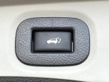 【パワーバックドア】スマートキーや運転席のボタンを押すだけでリアゲートが自動で開閉します!荷物を持っている時や、高い位置にあるバックドアを閉める際に便利な機能です♪