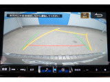 バックギアに入れるとバックカメラの映像がナビに映ります。障害物までの距離もわかりやすいです。
