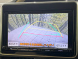 【純正ステアリング連動バックカメラ】駐車時に後方がリアルタイム映像で確認できます。大型商業施設や立体駐車場での駐車時や、夜間のバック時に大活躍!運転スキルに関わらず、今や必須となった装備のひとつです!
