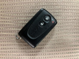 スマートキーを装備しています☆カギをカバンやポケットに入れて頂いた状態でドアロックの開閉やエンジンスタートをして頂けますよ!とても便利な装備です!