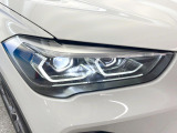 ●LEDヘッドライト:夜間走行時も良好な視界を確保し安心して運転できる高輝度LEDヘッドライトを装備!点灯速度が早く、消費電力も抑えられています。
