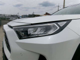 LEDヘッドライトで、明るさはもちろん省エネで環境にもやさしく、夜間の走行や悪天候でも安心です。しかも長寿命!