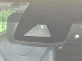 【トヨタセーフティセンス】走行中に前方の車両等を認識し、衝突しそうな時は警報とブレーキで衝突回避と被害軽減をアシスト。より安全にドライブをお楽しみいただけます。