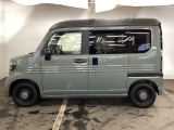 スライドドアなら狭い駐車場でもドアをぶつける心配がありません。ステップが低く乗り降りもしやすいです。