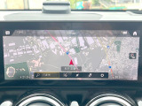 ●純正ナビ:一体感のあるナビは、高級感ある車内を演出してくれます。オーディオ機能も充実しておりますので、運転もより楽しめます♪