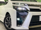 【LEDヘッドライト】悪天候や夜間走行時も良好な視界を確保し安心して運転できる高輝度LEDヘッドライトを装備!点灯速度が早く、消費電力も抑えられています。
