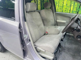 運転席シート廻りは使用感も少なく、良好な状態となっています。前オーナー様が丁寧に使っていたことがよくわかりますね。