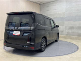 全車1年間の走行距離無制限のロングラン保証付きです。また、さらに安心をお求めの方には1年〜2年の保証延長ができる「ロングラン&alpha;保証」(有償)もお選びいただけます。