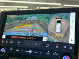 【パノラミックビューモニター】専用のカメラにより、上から見下ろしたような視点で360度クルマの周囲を確認することができます☆死角部分も確認しやすく、狭い場所での切り返しや駐車もスムーズに行えます。