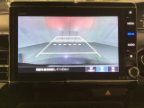 バックでの車庫入れも安心です! リアカメラが付いているバックモニター付のナビを装備しております。操作線もついており距離感も画面から確認できます。