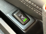 ★【シートヒーター】ボタン一つで座面を暖めてくれるシートヒーター☆長時間の運転も腰の疲れを軽減してくれます♪冬場にも嬉しい装備ですね