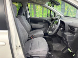 運転席まわりには十分なスペースがあり、大柄な方でもゆったり運転していただける環境です。