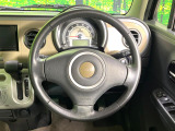 インテリアに合わせたデザインのステアリングは、運転される方のことも考え、運転しやすい形状、大きさです。是非一度、実際に触ってお確かめください。