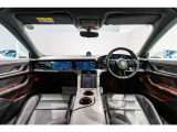 運転席からの眺めです。視界の良さが特徴です。