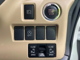 【両側パワースライドドア】スマートキーや運転席のスイッチで後席両側スライドドアの開閉が可能♪電動だから力を入れてドアを開ける必要が無く、小さなお子様でも簡単に開け閉めでき快適です♪