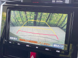 【バックカメラ】駐車時に後方がリアルタイム映像で確認できます。大型商業施設や立体駐車場での駐車時や、夜間のバック時に大活躍!運転スキルに関わらず、今や必須となった装備のひとつです!
