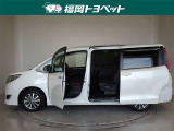 両側パワースライドドア付きだから、狭い駐車スペースなどでの 乗り降りラクラク!小さなお子さまのいるご家庭には嬉しい装備。