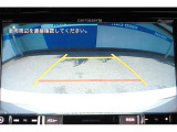 バックギアに入れるとバックカメラの映像がナビに映ります。障害物までの距離もわかりやすいです。