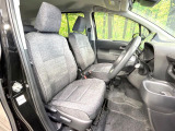 運転席まわりには十分なスペースがあり、大柄な方でもゆったり運転していただける環境です。