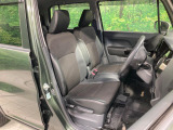 運転席シート廻りは使用感も少なく、良好な状態となっています。前オーナー様が丁寧に使っていたことがよくわかりますね。