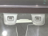 【レーダーブレーキサポート】走行中に前方の車両等を認識し、衝突しそうな時は警報とブレーキで衝突回避と被害軽減をアシスト。より安全にドライブをお楽しみいただけます。