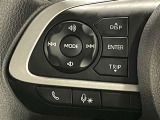 マルチインフォメーションディスプレイ内の表示切替や運転支援機能、オーディオの操作をステアリングから手を放さず行うことができ、運転に集中できます。