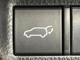 【パワーバックドア】スマートキーや運転席のボタンを押すだけでリアゲートが自動で開閉します!荷物を持っている時や、高い位置にあるバックドアを閉める際に便利な機能です♪