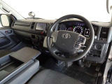 視界良好、操作しやすい運転席です。