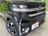 【LEDヘッドライト】悪天候や夜間走行時も良好な視界を確保し安心して運転できる高輝度LEDヘッドライトを装備!点灯速度が早く、消費電力も抑えられています。