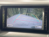 【純正ステアリング連動バックカメラ】駐車時に後方がリアルタイム映像で確認できます。大型商業施設や立体駐車場での駐車時や、夜間のバック時に大活躍!運転スキルに関わらず、今や必須となった装備のひとつです!