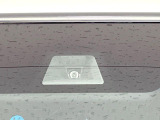 【ホンダセンシング】走行中に前方の車両等を認識し、衝突しそうな時は警報とブレーキで衝突回避と被害軽減をアシスト。より安全にドライブをお楽しみいただけます。