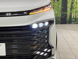【LEDヘッドライト】悪天候や夜間走行時も良好な視界を確保し安心して運転できる高輝度LEDヘッドライトを装備!点灯速度が早く、消費電力も抑えられています。